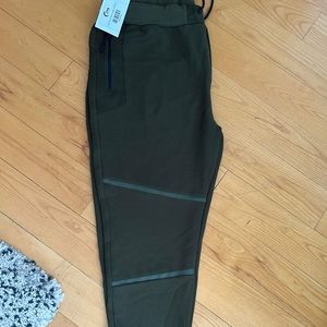 Men’s Zyia textured olive joggers XXL 28”